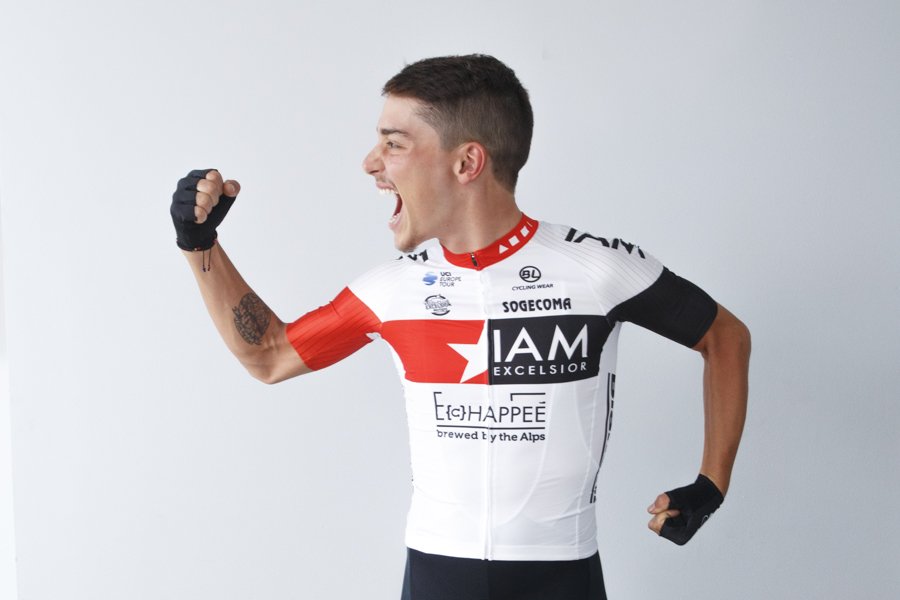 IAM_Excelsior's tweet photo. *** VICTOIRE ***
@PellaudSimon vient de remporter la première étape du Tour du Loir-et-Cher (UCI 2.2) au terme d'une longue échappée à 2. 
#IAMExcelsior #IAMPellaud 🥇🇨🇭🚴‍♂️🇫🇷🇨🇭🥇 https://t.co/J20E4dmyGd