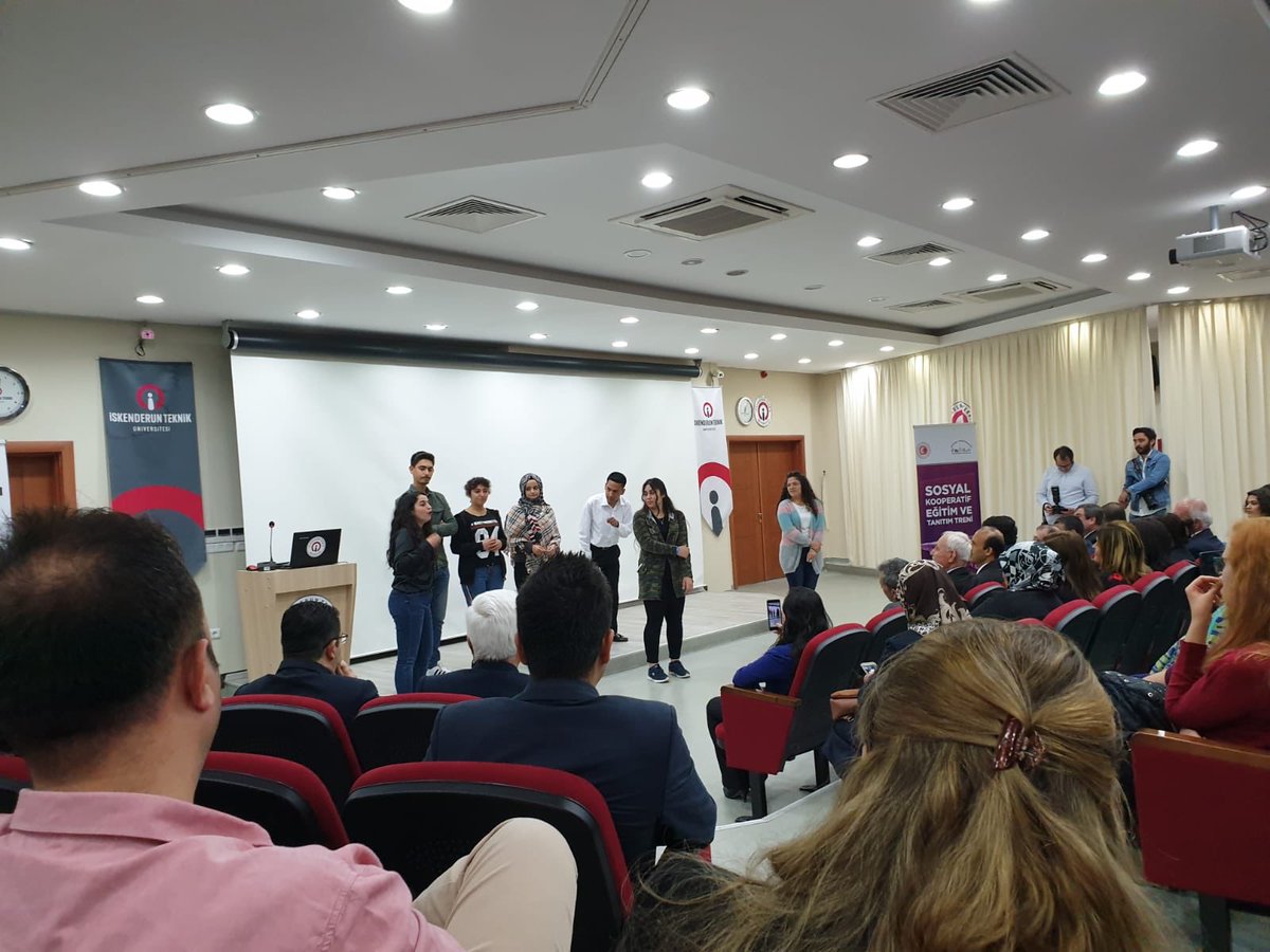 kooperatiftreni's tweet photo. Sosyal Kooperatif Eğitim ve Tanıtım Treni İlkbahar Seferi’nin 7. durağı olan Hatay Durağı 17 Nisan programı İskenderun Teknik Üniversitesi @isteEduTr ev sahipliğinde İhtiyaç Haritası Temsilcisi Yağmur Taşdemir ve Ticaret Uzmanı Gökçen Mert Korkmaz’ın sunumlarıyla devam etti. https://t.co/9mwSwJEKJ6