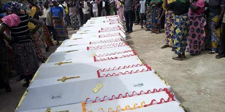 EmmaKuza's tweet photo. Dear @NGRPresident @MBuhari, this is the situation in Akwanga, Nasarawa State after the election. Any government that cannot protect her citizens is a failure.
#Zamfara
#Akwanga
#Nasarawa
#StopTheKillings
#NigerianLivesMatter
@aren_ben
@AishaYesufu
@obyezeks https://t.co/THYltZGN19