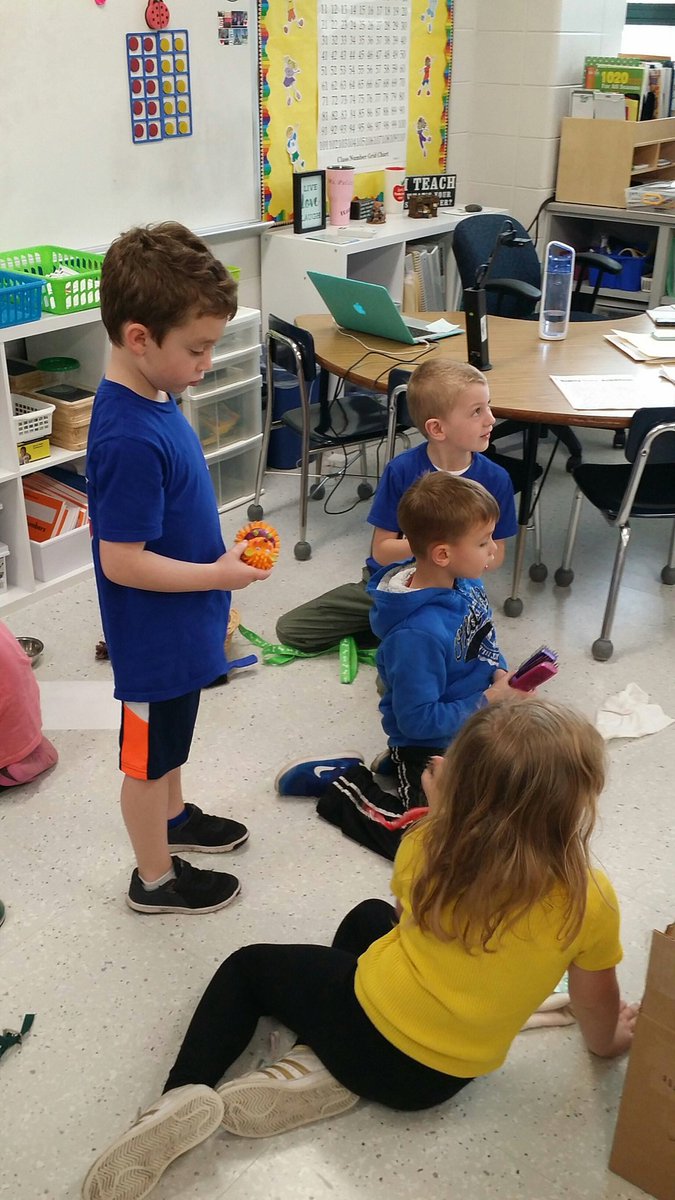 Kinders in PL are building their pet training school! <a href="/lpelczynski/">Linda Pelczynski</a> <a href="/GreenbrierGator/">Greenbrier Gator</a>
