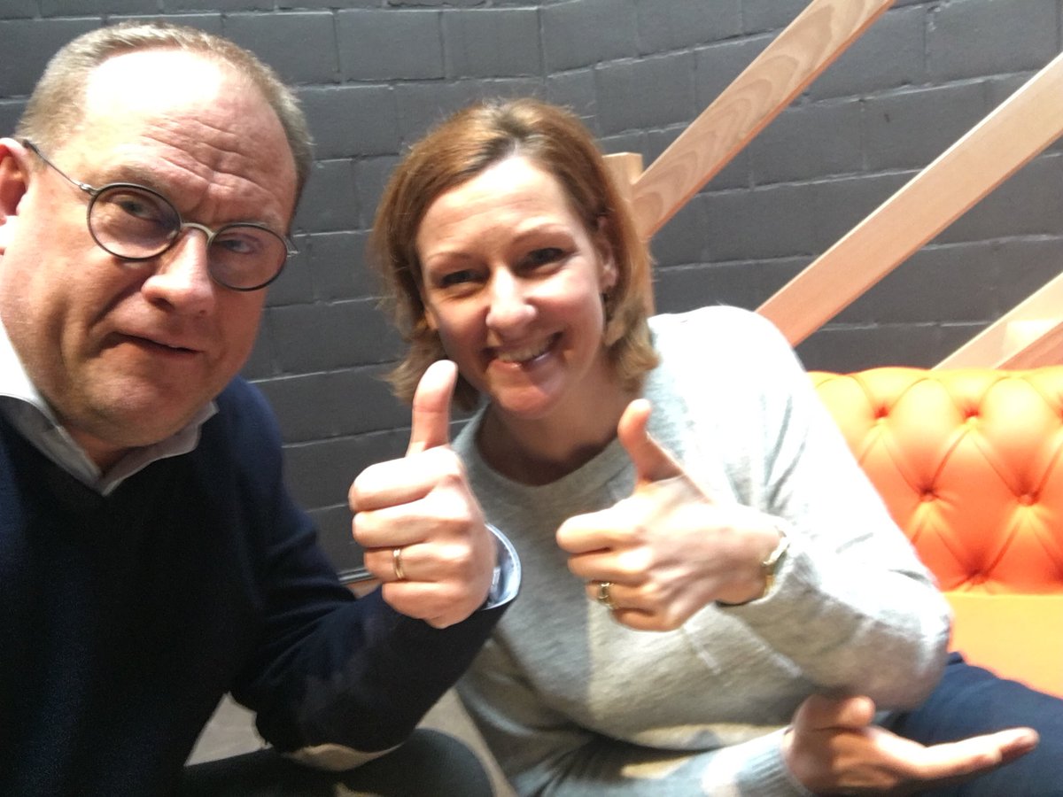 slk8500's tweet photo. Inspirerende babbel met de nieuwe #centrummanager @8500Kortrijk Veel succes @MiguelleLust en welkom op #Twitter. Net zoals in #Kortrijk vind je er meer dan je zoekt! https://t.co/EA599j2Hqp