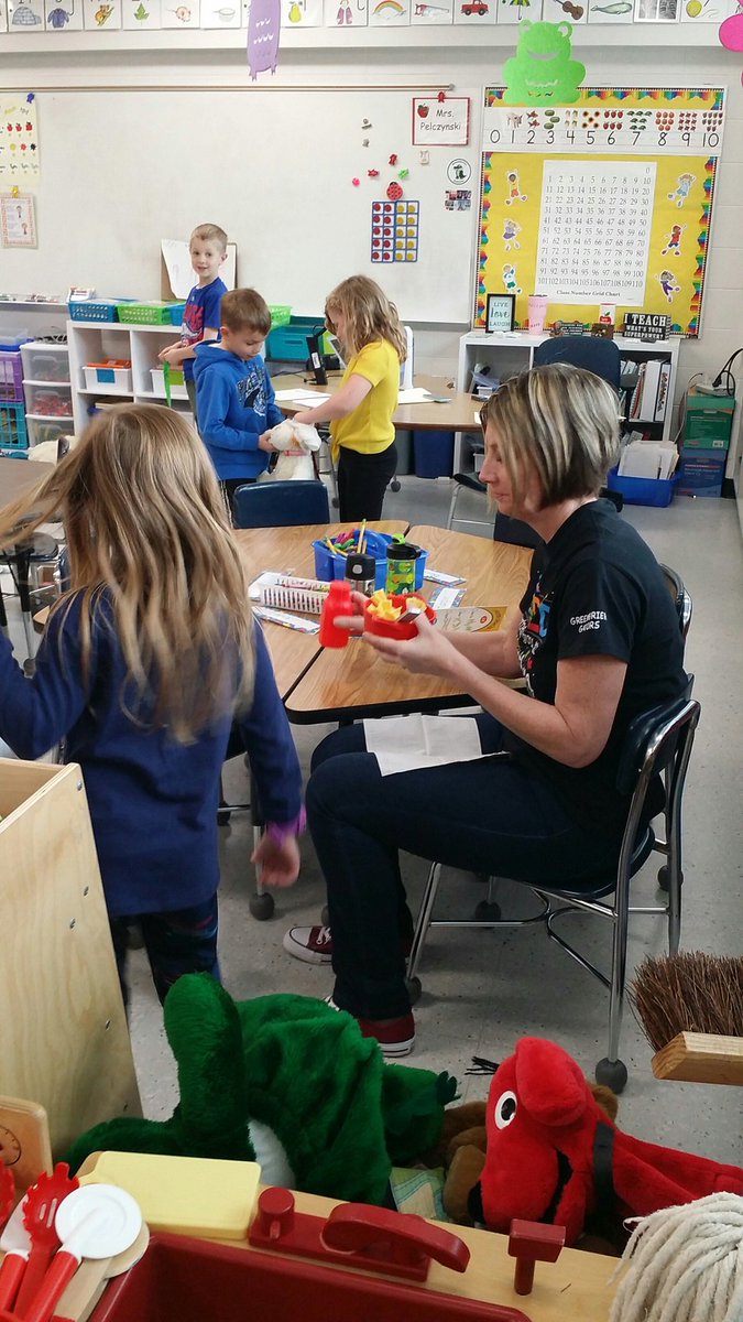 PL kinders are serving up some delicious pasta! <a href="/lpelczynski/">Linda Pelczynski</a> <a href="/GreenbrierGator/">Greenbrier Gator</a>