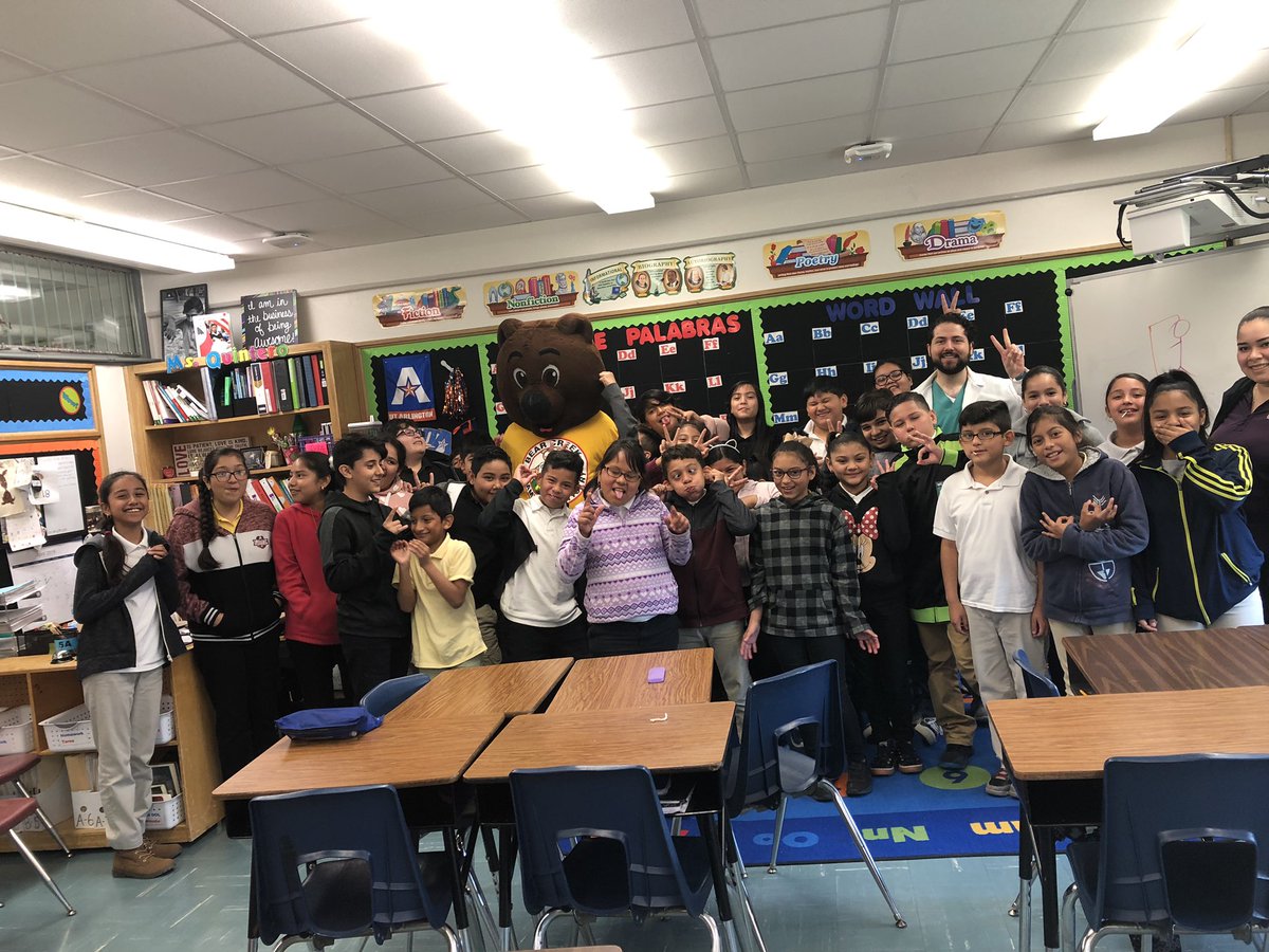 GuildaQuintero's tweet image. Career Day in 5th grade! Thank you to our two amazing speakers. Now everybody wants to be a nurse practitioner and a dentist when they grow up!
