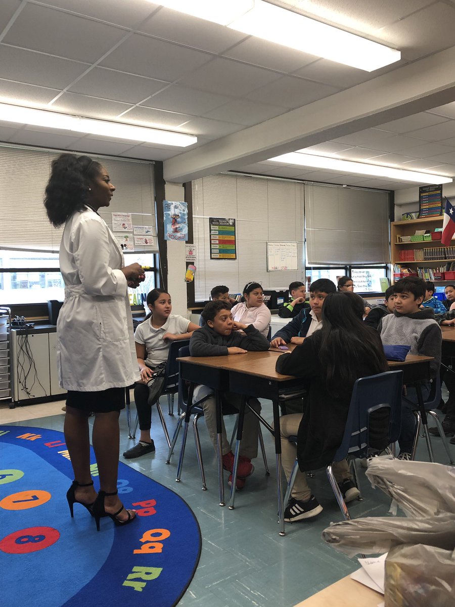 GuildaQuintero's tweet image. Career Day in 5th grade! Thank you to our two amazing speakers. Now everybody wants to be a nurse practitioner and a dentist when they grow up!