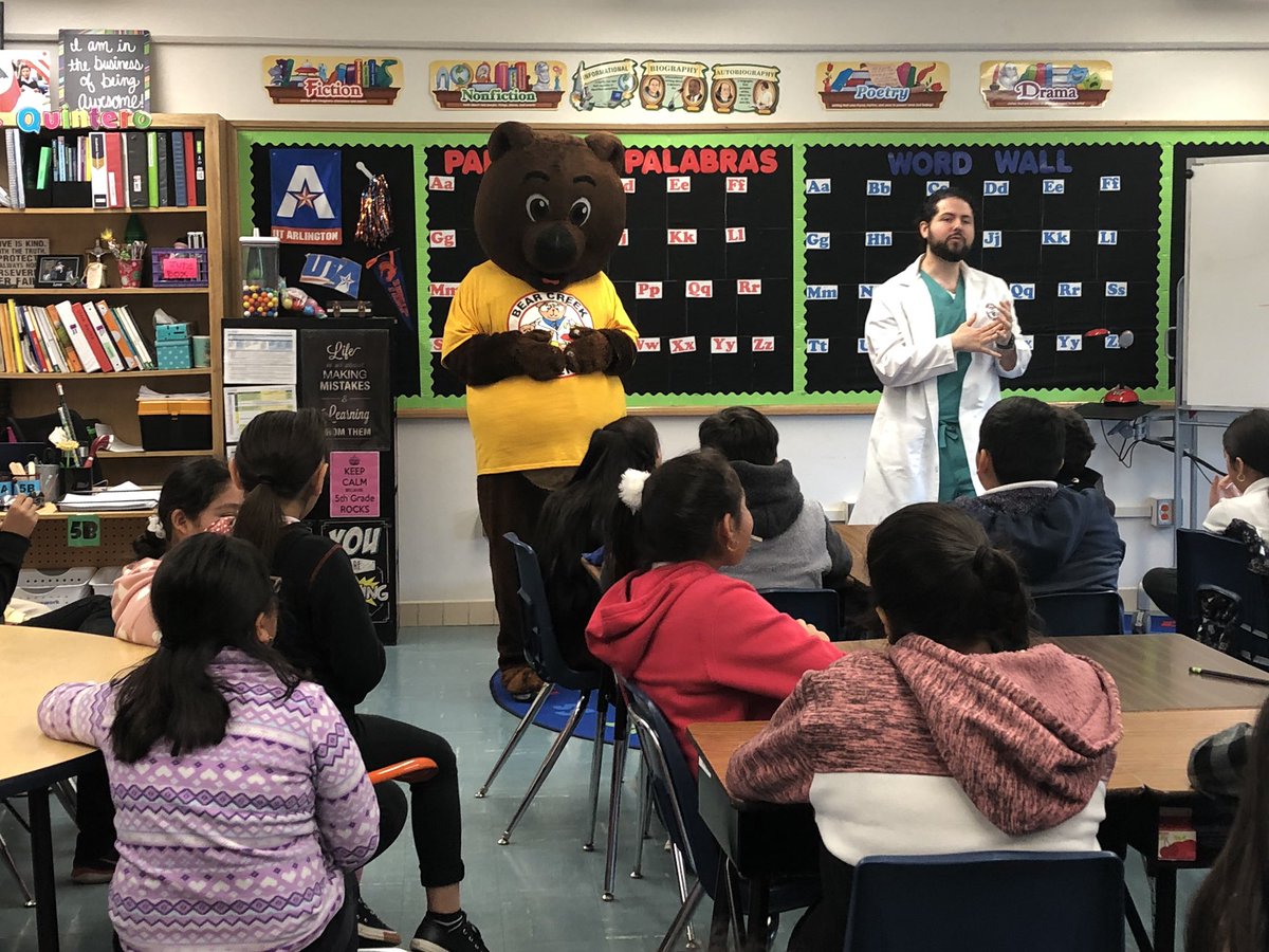 GuildaQuintero's tweet image. Career Day in 5th grade! Thank you to our two amazing speakers. Now everybody wants to be a nurse practitioner and a dentist when they grow up!