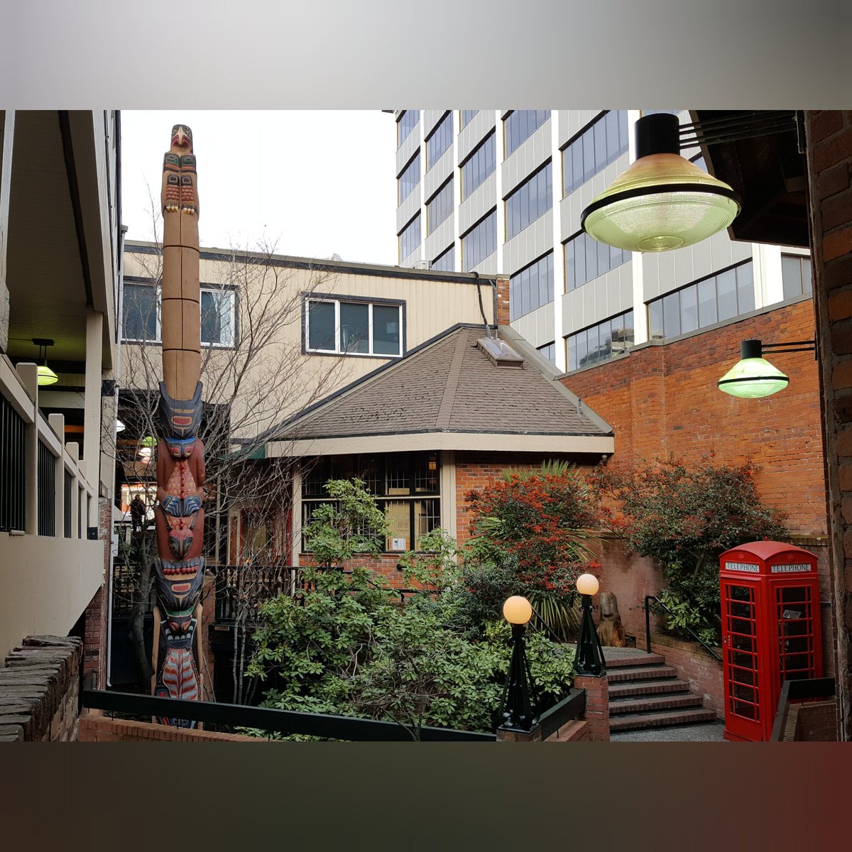 sciencethemovie's tweet photo. VICTORIA, BC (1/3): You might think working at The Exploration Place is all fun and games, but actually we have fun and games in other places too. In January I visited Victoria courtesy of @artsbc, and it took me this long to post about it. Whoops! But what a blast I had. https://t.co/kwJ3ZOomW8