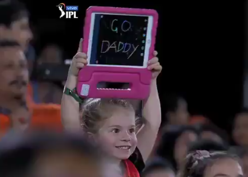satya6_1's tweet photo. Genuine smile we can only see them from kids. Best moment of #IPL2019 😍
#DaddyWarner #DivaWarner 
#SRHvCSK https://t.co/bMOQRpjJvd