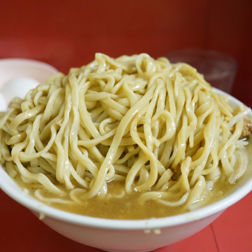 平成31年4月17日水曜日
ラーメン二郎 桜台駅前店
小ラーメン+生たまご+生たまご ニンニク800YEN
麺、味染み最強メッチャ好きィ！
ブタ、超ウンメェ柔らかブタ。
汁、飲んだ瞬間心臓バックン高鳴る興奮汁っ！突き抜けてウッメェ！神との対話つかの間、我に返るとカラの丼片手に恍惚なってた。
完飲。