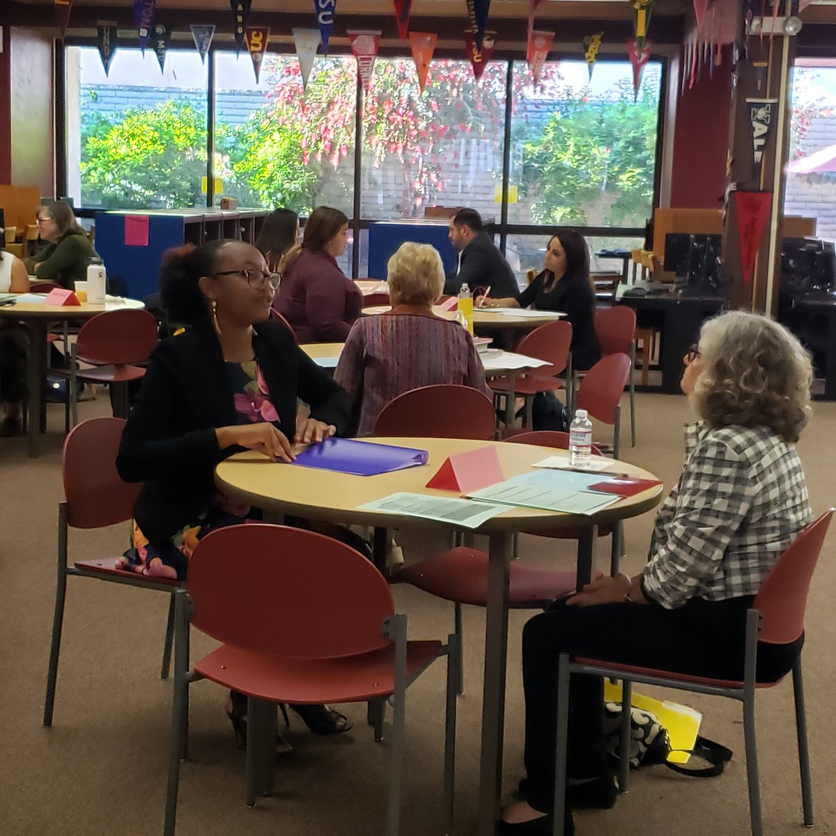 SmithTeela's tweet photo. AVID mock interviews! Wilson students are #collegeandcareerready #proudtobeLBUSD @LBWilsonHigh https://t.co/TkVCzDPiX4