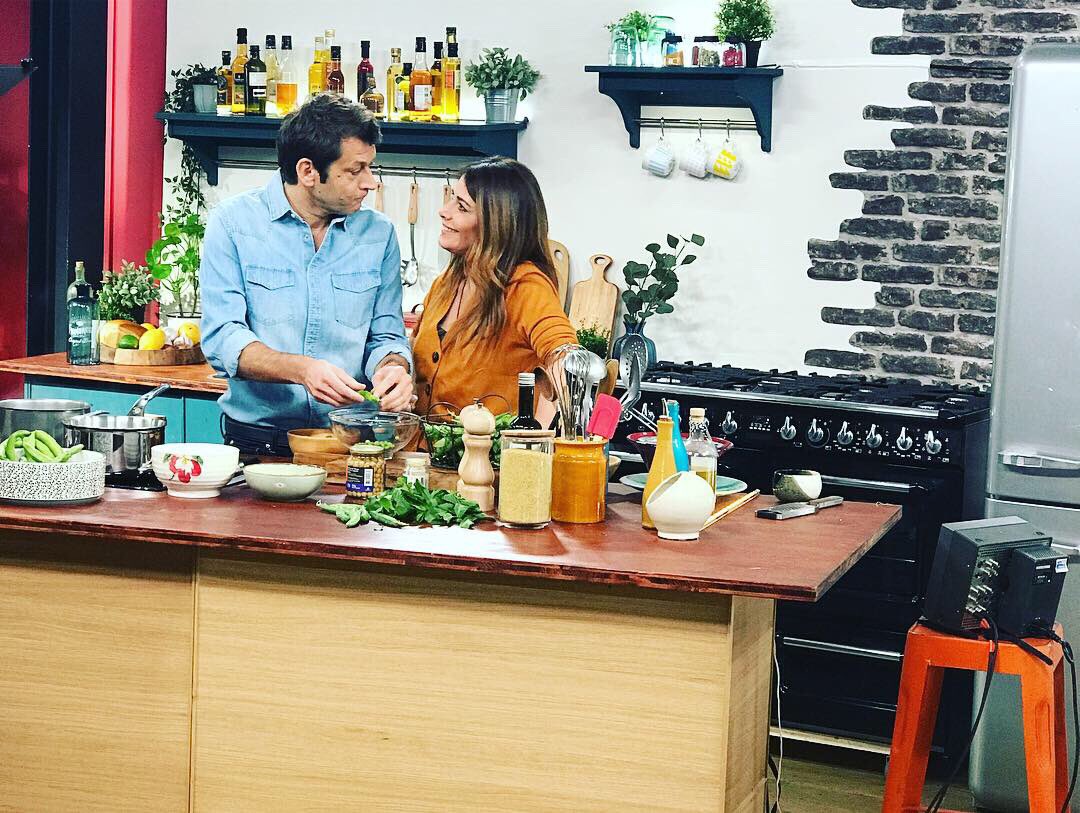 SebastienRimb's tweet photo. #Tournage #PetitsPlatsEnÉquilibre 🍽
En cuisine avec @elsafayer & #LaurentMariotte 🍴
#CoupleParfait #MenuVegan 🥬🥦#MenuParfait @10Couples_TFX
@tfx @TF1 https://t.co/kIWwWkQR1V