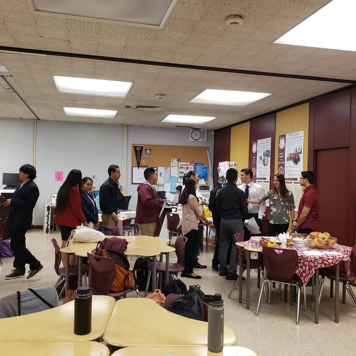 SmithTeela's tweet photo. AVID mock interviews! Wilson students are #collegeandcareerready #proudtobeLBUSD @LBWilsonHigh https://t.co/TkVCzDPiX4