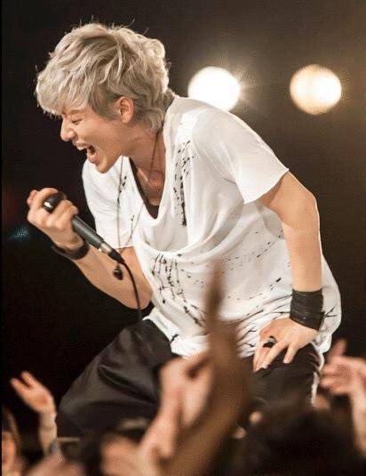 SpyairB's tweet photo. 今日はSPYAIR Vo.IKEさんの誕生日です
SPYAIRのフロントマンとして力強い歌声と沢山の人を魅了するパフォーマンスと自身のプロジェクトこれからも頑張ってください！

#SPYAIR #SPYAIR_IKE #IKE誕生日 https://t.co/ZobYCQpX8g