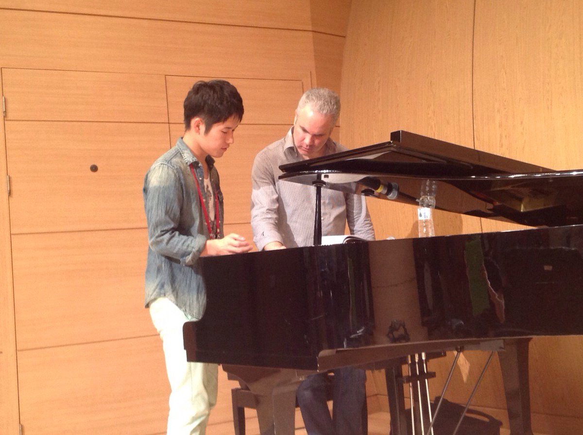 shunshun1224's tweet photo. 初めて参加した #VAF2014 @韓国・光州。近いという理由で勢いで参加。行ってみると、アカペラを勉強しながら、日本人参加者の他、海外参加者、講師のThe Idea Of Northとも触れ合える、最高の体験ができました。海外なんて全く興味なかった僕もアカペラ国際交流の世界へ。#VAFを勝手に紹介 https://t.co/neERMK4E1d