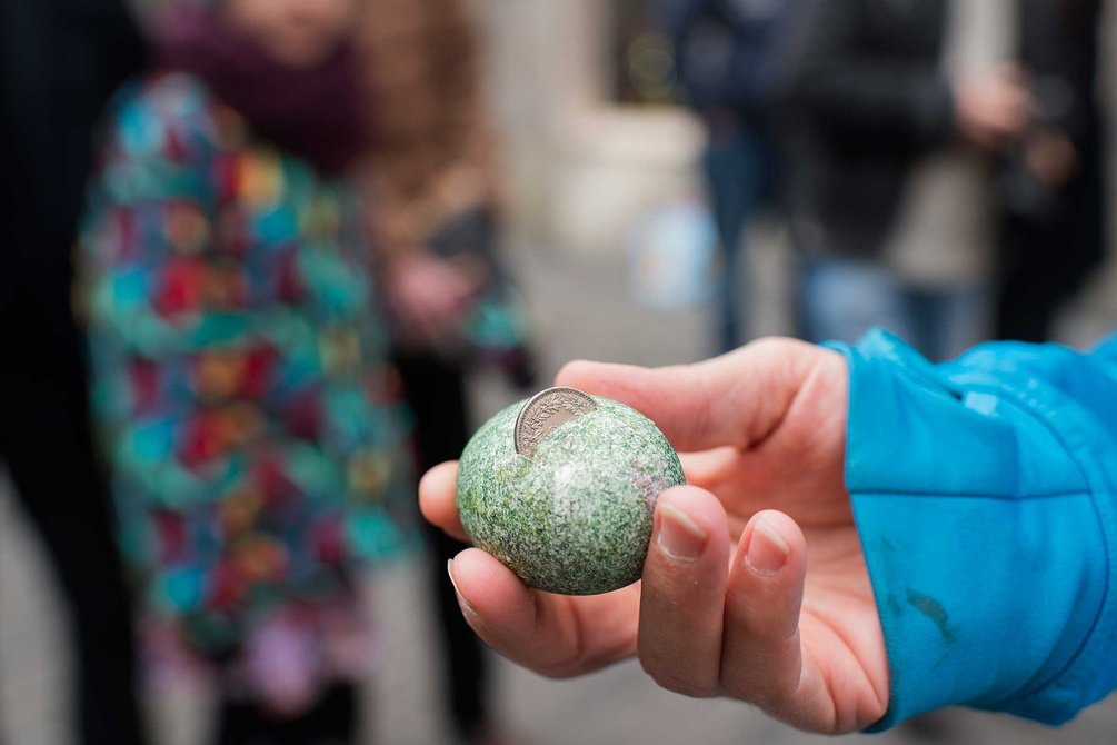 SwissEmbCanada's tweet photo. #eggsmashing has its own variation in Zürich: #Zwänzgerle! 😆 An adult tries to break the egg held up by a child, by throwing a coin at it. If it sticks, the adult claims the egg. If not, the child claims the coin. Who do you think profits most of it?
📸Di Domenico @VisitZurich https://t.co/9uketakitH