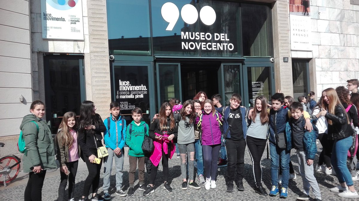 Denise_gioco's tweet photo. @Ic_Viguzzolo Attività laboratoriale al Museo del Novecento. Visita al teatro della Scala per i ragazzi di @Ic_Viguzzolo. https://t.co/yREdrhaI3v