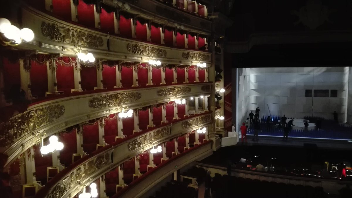 Denise_gioco's tweet photo. @Ic_Viguzzolo Attività laboratoriale al Museo del Novecento. Visita al teatro della Scala per i ragazzi di @Ic_Viguzzolo. https://t.co/yREdrhaI3v