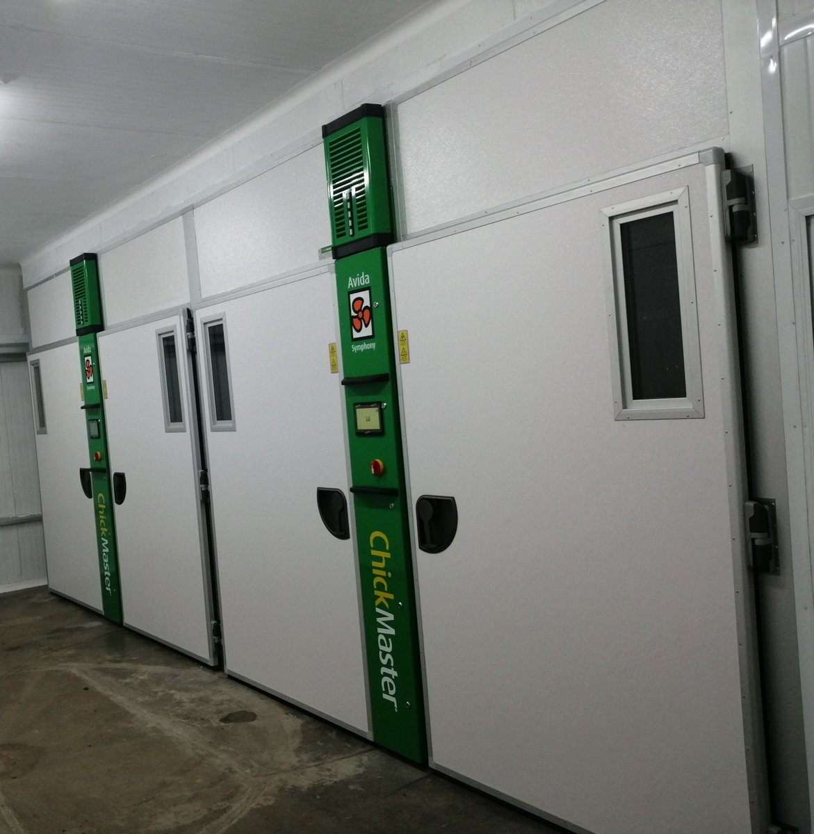 ChickMasterMKT's tweet photo. EXITOSA INSTALACIÓN EN PRONACA
La finalización del la instalación de máquinas de precalentamiento para las plantas AVEGUAYAS y AVEPICA de Pronaca. #yourhatcheryourpriority #chickmaster #chickmasterincubator https://t.co/upaqex3yYO