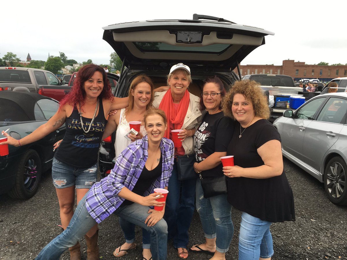 suzielopes's tweet photo. #BGNation I can’t wait for September #NotLikeUsTour reminiscing on last show sooo good https://t.co/rwqu7tGZo5