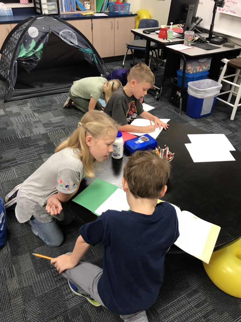 Shillingburgtr's tweet photo. Writing poems with our 4th grade buddies! @RKonovodoff @ElementaryFord https://t.co/EaNfwMUIUn