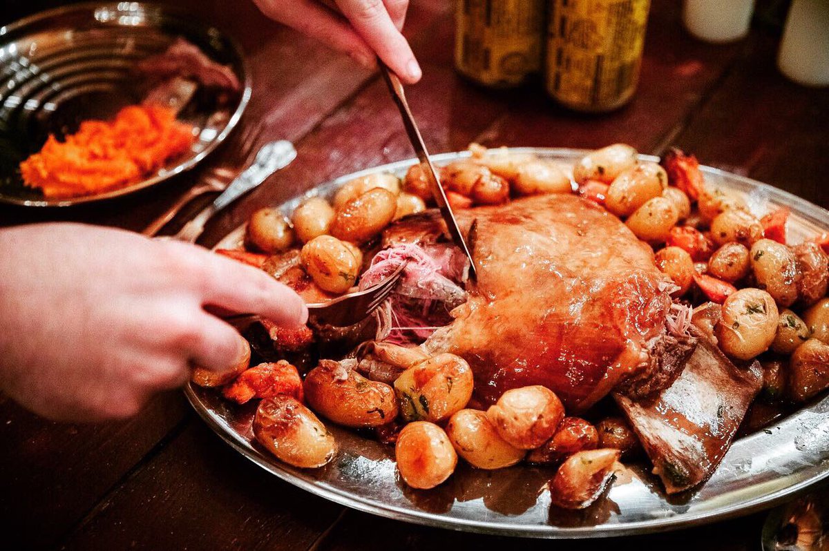 dinneriscoming1's tweet photo. Join us for a feast fit for King Jaffery himself 👑 Murder is in the air and revenge is on the menu, so don’t leave the table 💀

Grab a knife (and fork) as Dinner Is Coming... 🔥

https://t.co/FkCp8jLyuF

@LaurenceHowe 📷 @thevaultsuk @PopCoEvents https://t.co/SfEmbyrjmH