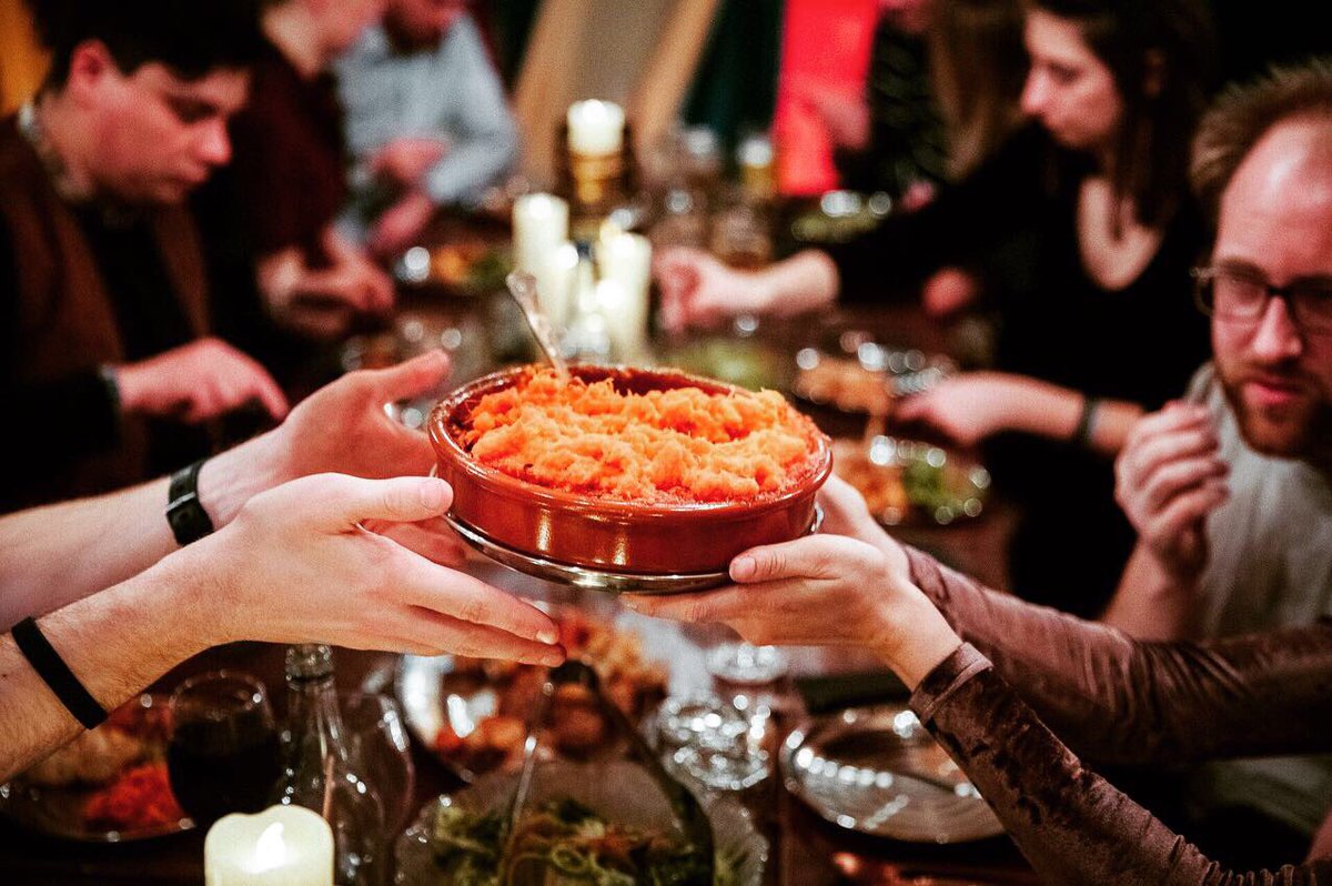 dinneriscoming1's tweet photo. Join us for a feast fit for King Jaffery himself 👑 Murder is in the air and revenge is on the menu, so don’t leave the table 💀

Grab a knife (and fork) as Dinner Is Coming... 🔥

https://t.co/FkCp8jLyuF

@LaurenceHowe 📷 @thevaultsuk @PopCoEvents https://t.co/SfEmbyrjmH