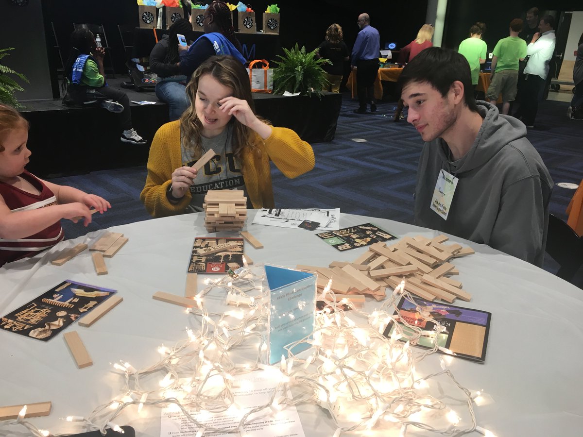 JRMSLibrary's tweet image. Better late than never! We were hopping at the STEAM Symposium @ScienceMusofVA. Thank you to all the parents who came out! @Henrico_Steam @JohnRolfeMS @hcpslib