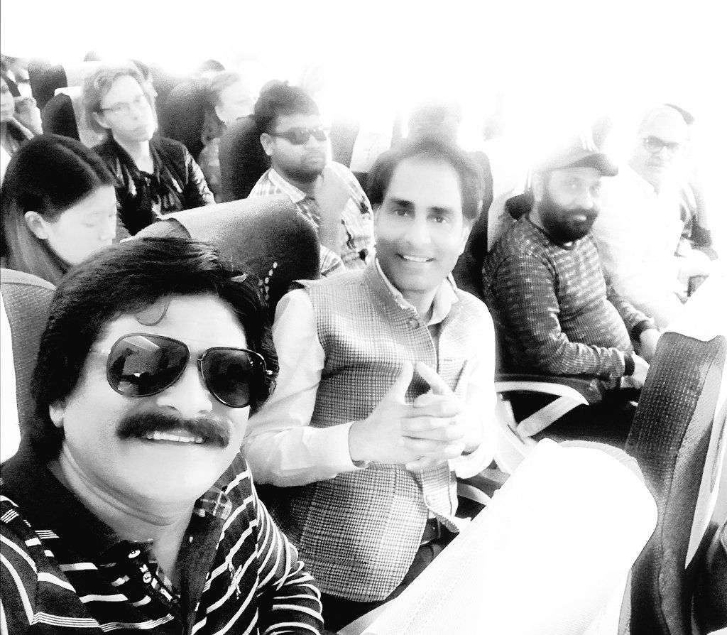 Drrahulawasthi's tweet photo. यह विश्वगुरुर्भव का रव है
यह योगक्षेम का उद्धव है
यह लोकतन्त्र का उत्सव है
इससे यति-गति - सब सम्भव है
चन्दर, इन्दर, पीटर, अतहर - हर रहबर का आह्वान करो
मतदान करो, मतदान करो, मतदान करो, मतदान करो
#VotingSong #ElectionAnthem https://t.co/keH78KOYOM