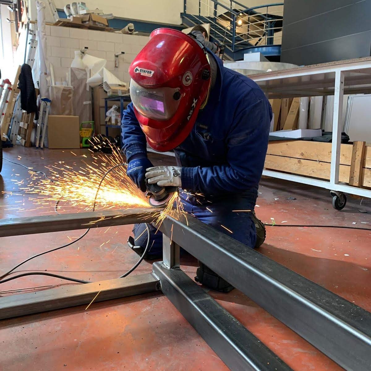 impresionacr's tweet photo. 👨‍🏭 Por aquí también gastamos un poquito de penitencia cuando se trata de insistir en un modulado perfecto 😅 
https://t.co/uAy7TqYezW ✔️ #taller #chispas #PRL #design #worker #rotulacion #proyectos #impresiona https://t.co/TrvJOQGU5S