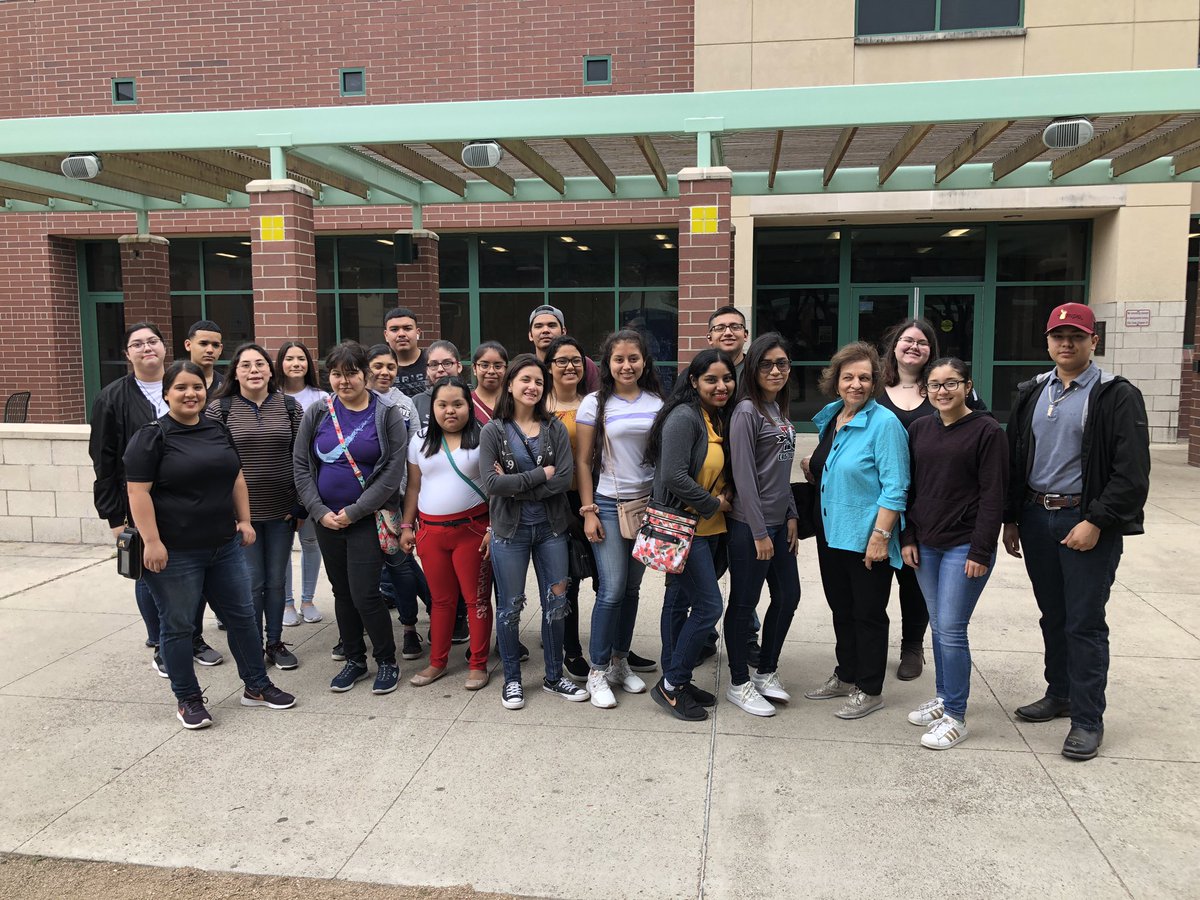 JuarezLincolnHS's tweet photo. Our JLHS Culinary Arts/CTE students attend the STC Culinary Wars getting a first hand look at at the Culinary Arts program at STC. #FutureMasterChefs @ljisdcte @JuarezLincolnHS https://t.co/LO0L1cXvGJ