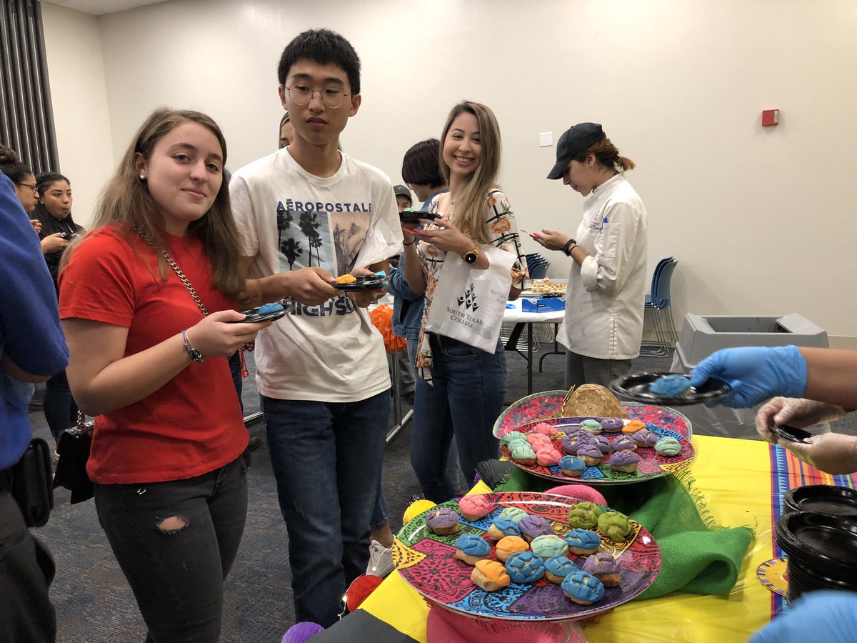 JuarezLincolnHS's tweet photo. Our JLHS Culinary Arts/CTE students attend the STC Culinary Wars getting a first hand look at at the Culinary Arts program at STC. #FutureMasterChefs @ljisdcte @JuarezLincolnHS https://t.co/LO0L1cXvGJ