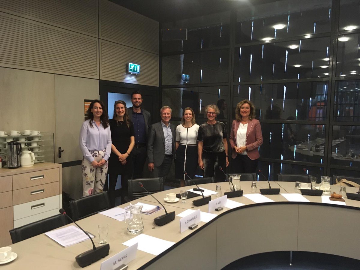 Trots op onze onderzoekers die vandaag een vergelijking hebben gepresenteerd aan de tweede kamer <a href="/Vera_Bergkamp/">Vera Bergkamp</a> @VilansNL @HenkNies <a href="/NickZonneveld/">Nick Zonneveld</a> <a href="/esthervreeken/">Esther Vreeken</a> @MarjoleinHerps