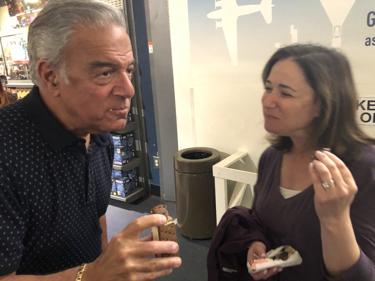 MrsHerrinMath's tweet image. Evolution of eating astronaut ice cream and the Air and Space Museum #davis7 @alefkovits1