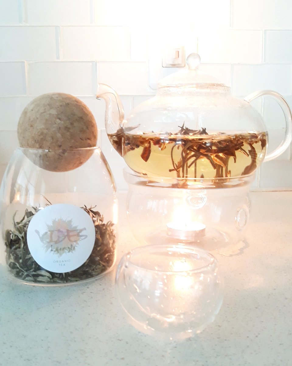 vibes_lifestyle's tweet photo. 🍃White tea is pure, it's light, it's delicious + it has many healing benefits as well! If you need to focus during the day + keep a nice flow of energy, fill your tea cup w/CLARITEA, our Organic, White Tea! #linkinbio #tealife #organic #whitetea #tealove #fullleaftea #teaculture https://t.co/heUJxY8EtC