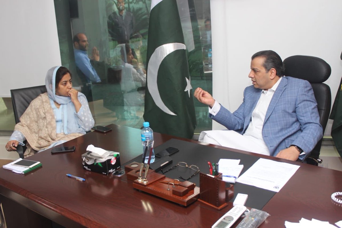 MuradRaasMR's tweet photo. Met @DCLahore regarding local issues. She is always very helpful &amp; extremely cooperative. Dealt with issues of SED. Also spent time with our great team that is working on the Curriculum. https://t.co/7wHXps29ag
