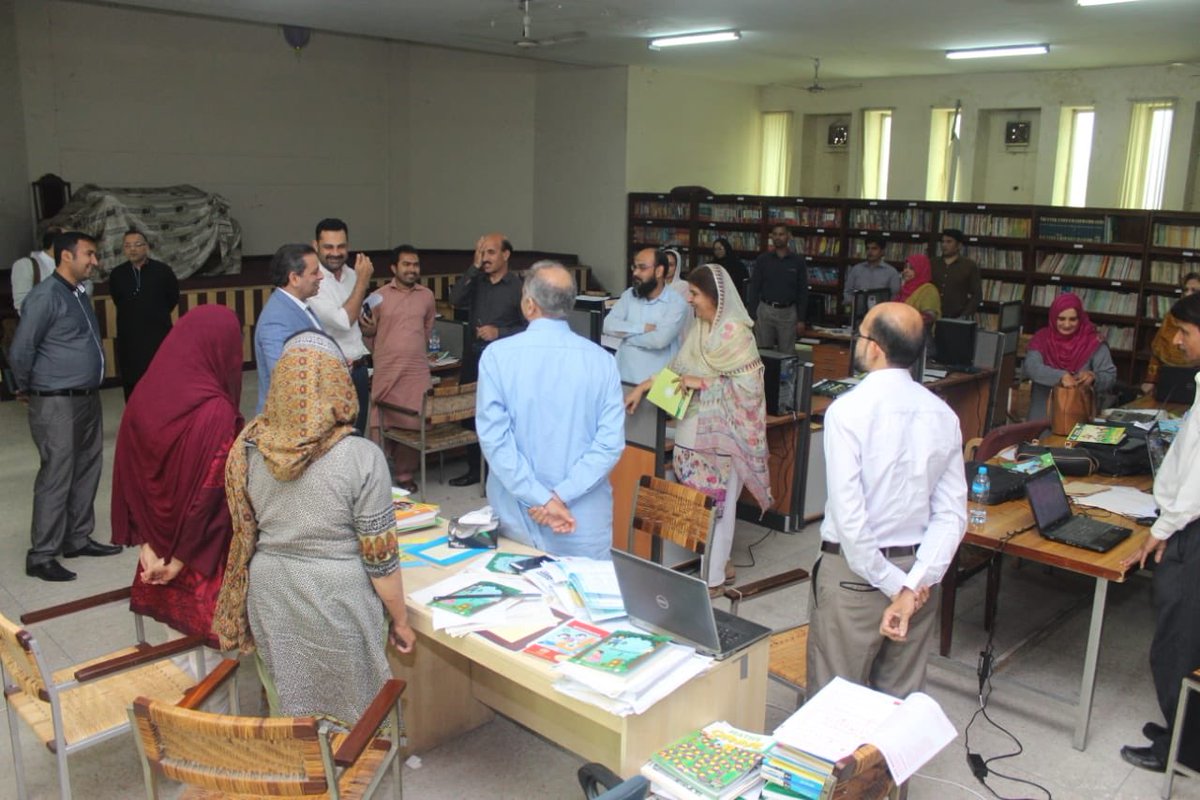 MuradRaasMR's tweet photo. Met @DCLahore regarding local issues. She is always very helpful &amp; extremely cooperative. Dealt with issues of SED. Also spent time with our great team that is working on the Curriculum. https://t.co/7wHXps29ag
