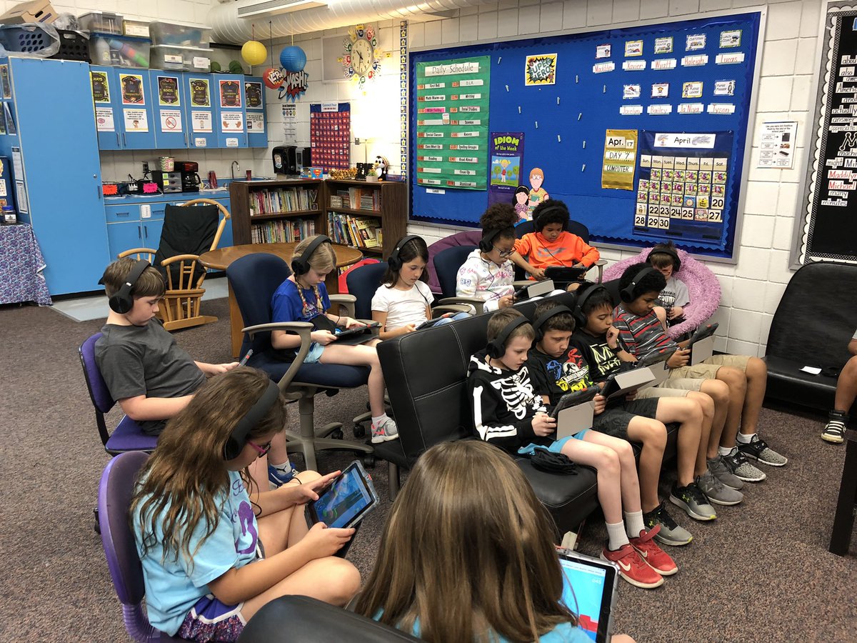 So happy to announce that we are officially a 1:1 iPad classroom. Look at the level of engagement!  Thanks to @MrsJCarlson @annfeldmann1 for your help, patience, training and support! ❤️ #ipadacademy @LLawrenceElem