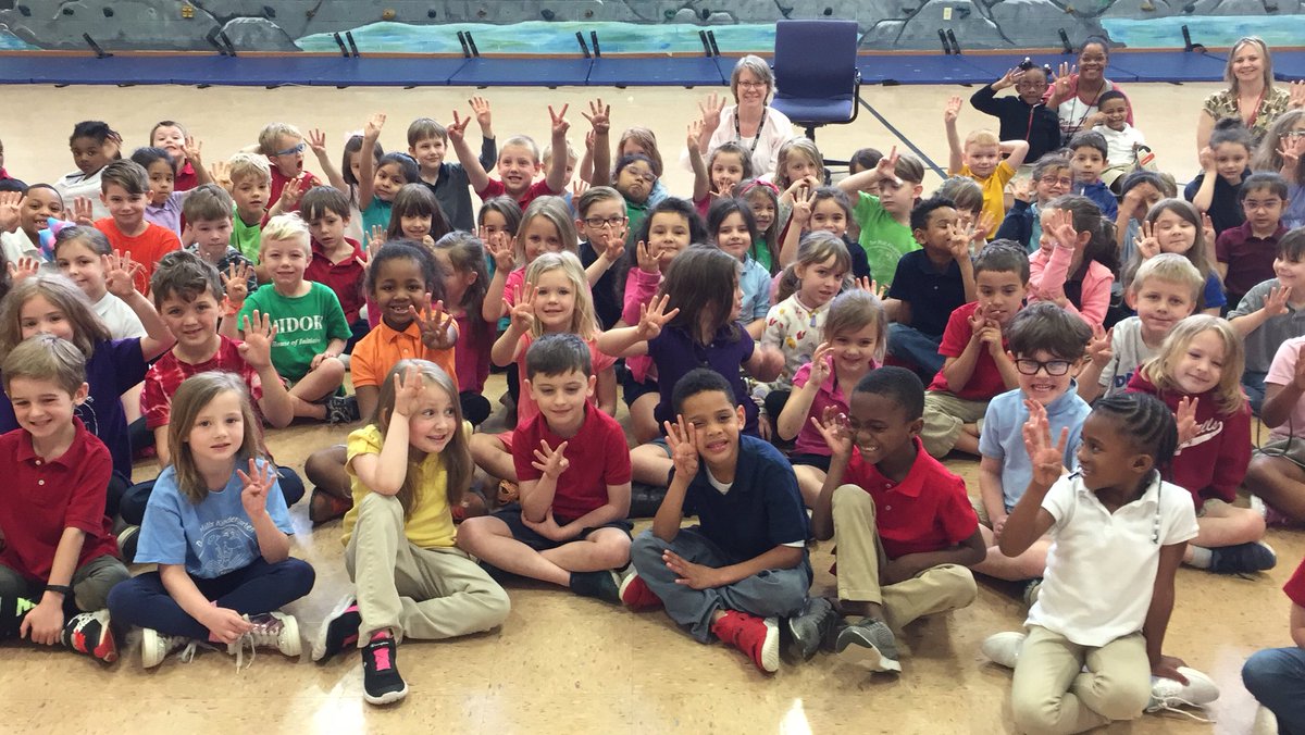 LisaSpencerWSMV's tweet photo. Talking weather today with the kindergarten classes at Dan Mills Elementary School. See their video on News4 at 5pm. @danmillses https://t.co/pVIfocdptG