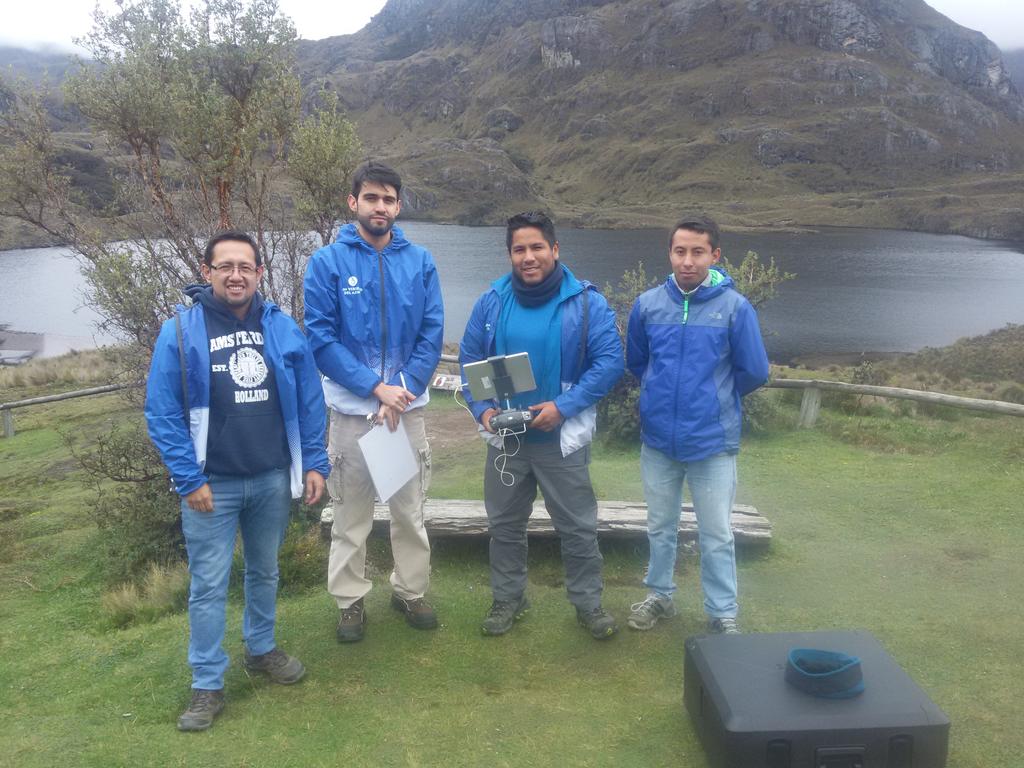ierseuda's tweet photo. Equipo técnico @ierseuda en vuelo de dron sector Laguna Toreadora #sentera #Sentinel2 https://t.co/A1AradxLik