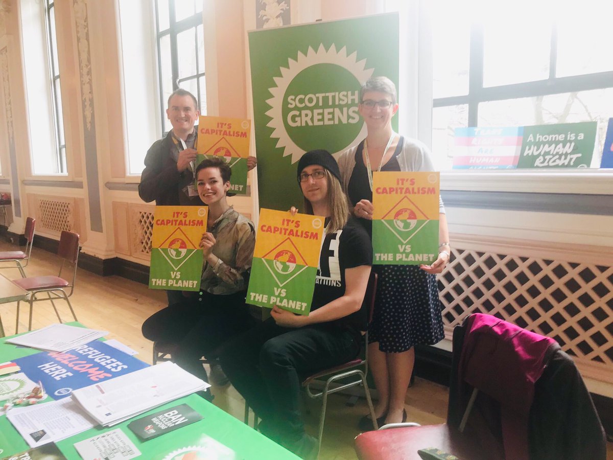 SGPTradeUnion's tweet photo. Some of the team at the #STUC19 conference in Dundee promoting our #GreenNewDeal
Special shout out to @DundeeGreens candidate for the North East ward by-election in Dundee, Alison Orr!
#LeadingTheChange ✊🏻💚 https://t.co/W3TPSRtzmb