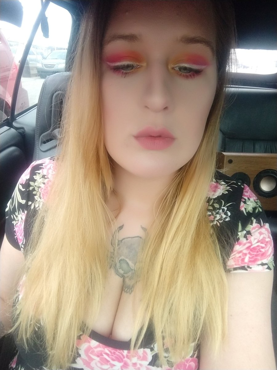 CjBishop9's tweet photo. My look today! Credit to the @jamescharles palat! I am so in-love! https://t.co/8Syu6AxwTk