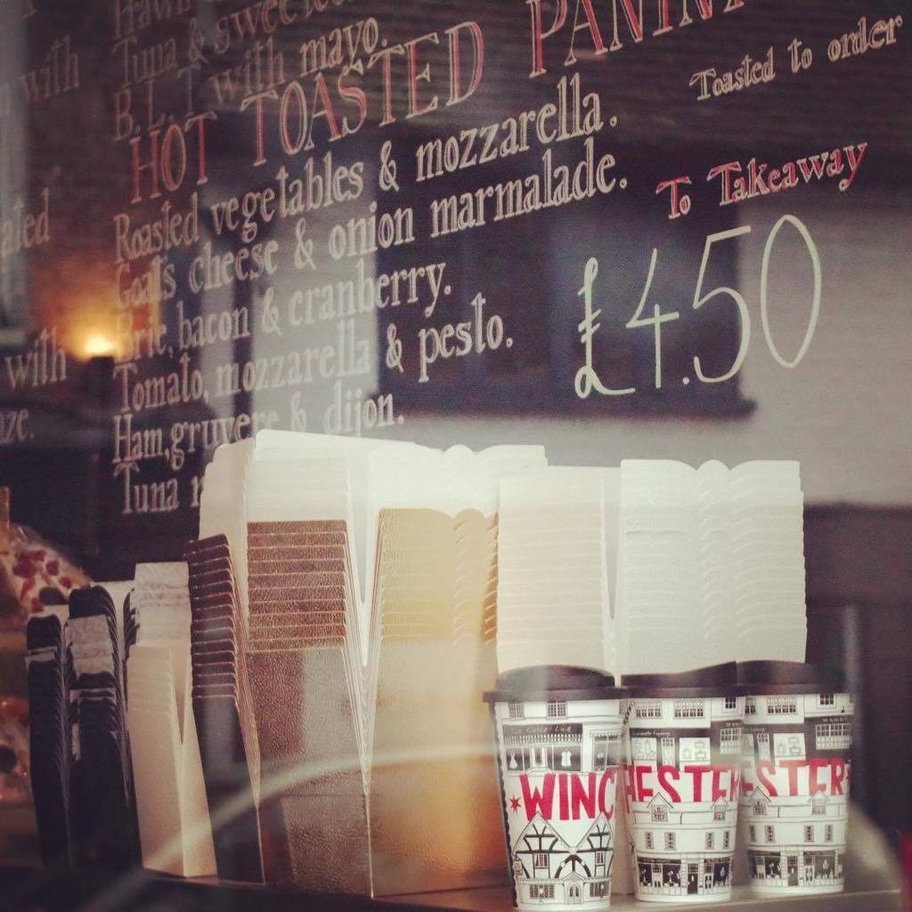 pentax_kozo's tweet photo. Window from a cafe in Winchester.
ウィンチェスターのカフェのショーウィンドウから。
#cafe #window #travelmug #winchester https://t.co/8iEwsWYSOl https://t.co/RVoOAs35eH
