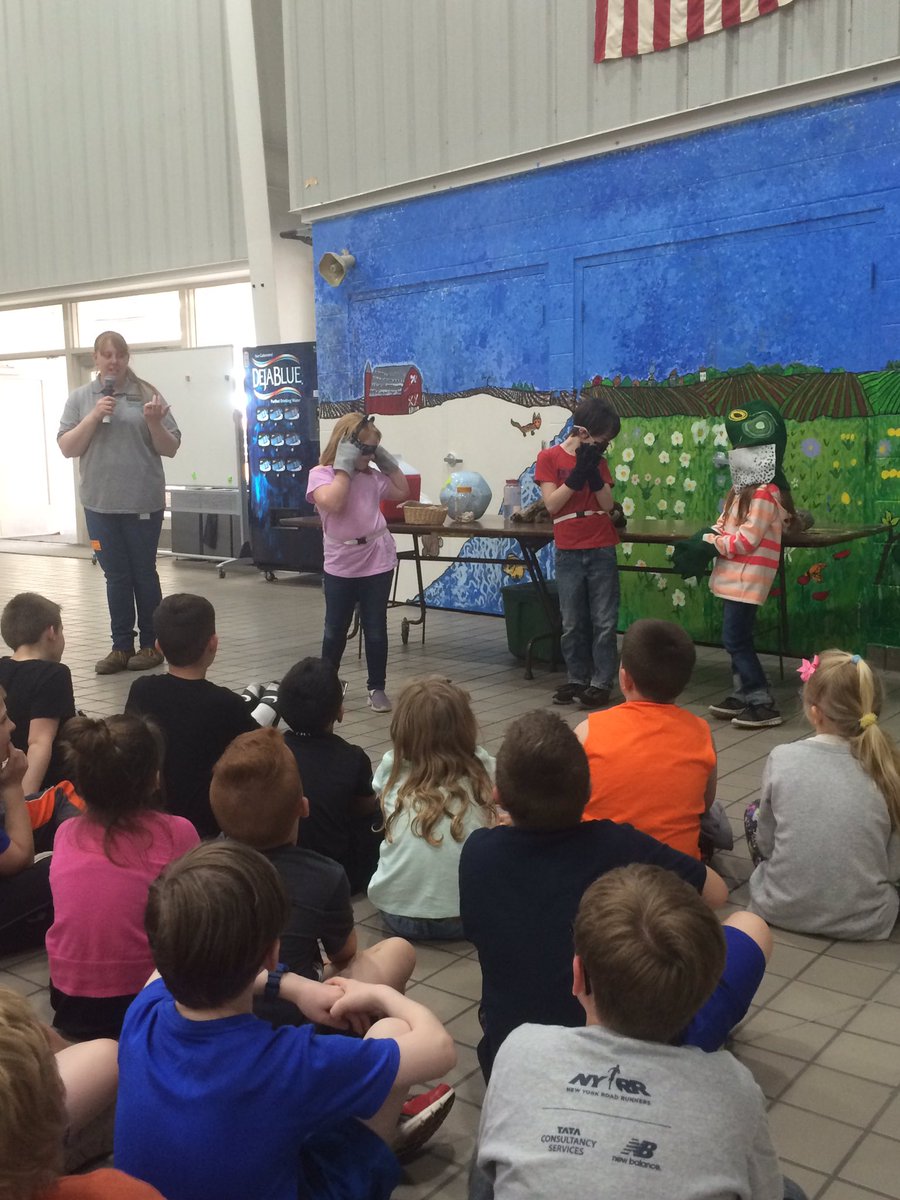 2nd_is_great's tweet photo. Learning about animal adaptations with Forest Park Nature Center. #ibtigerpride https://t.co/GLRPKHd7Nb