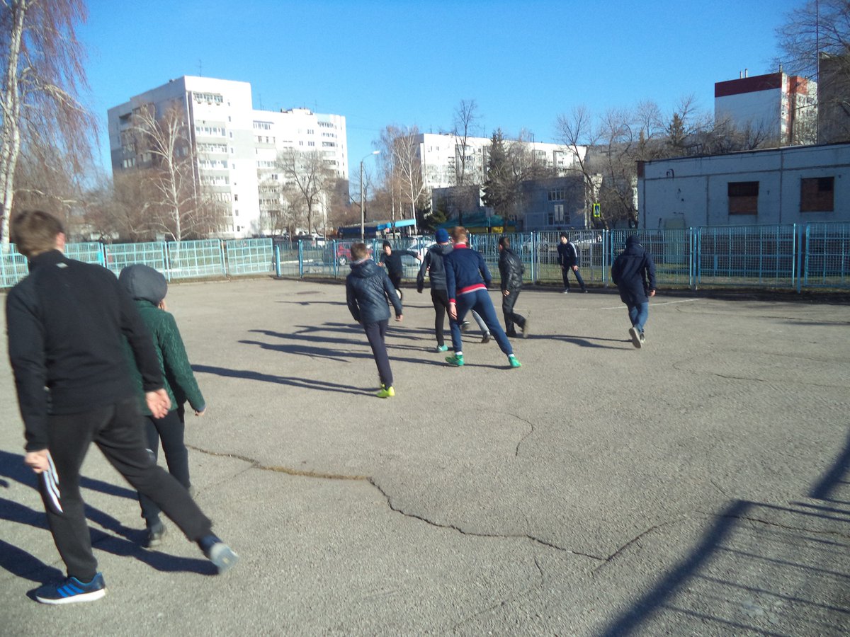 17.04.19 СДК "Мужество". В рамках пропаганды ЗОЖ "Футбол". Игра среди воспитанников клуба. Спортивная площадка. Лесная,12