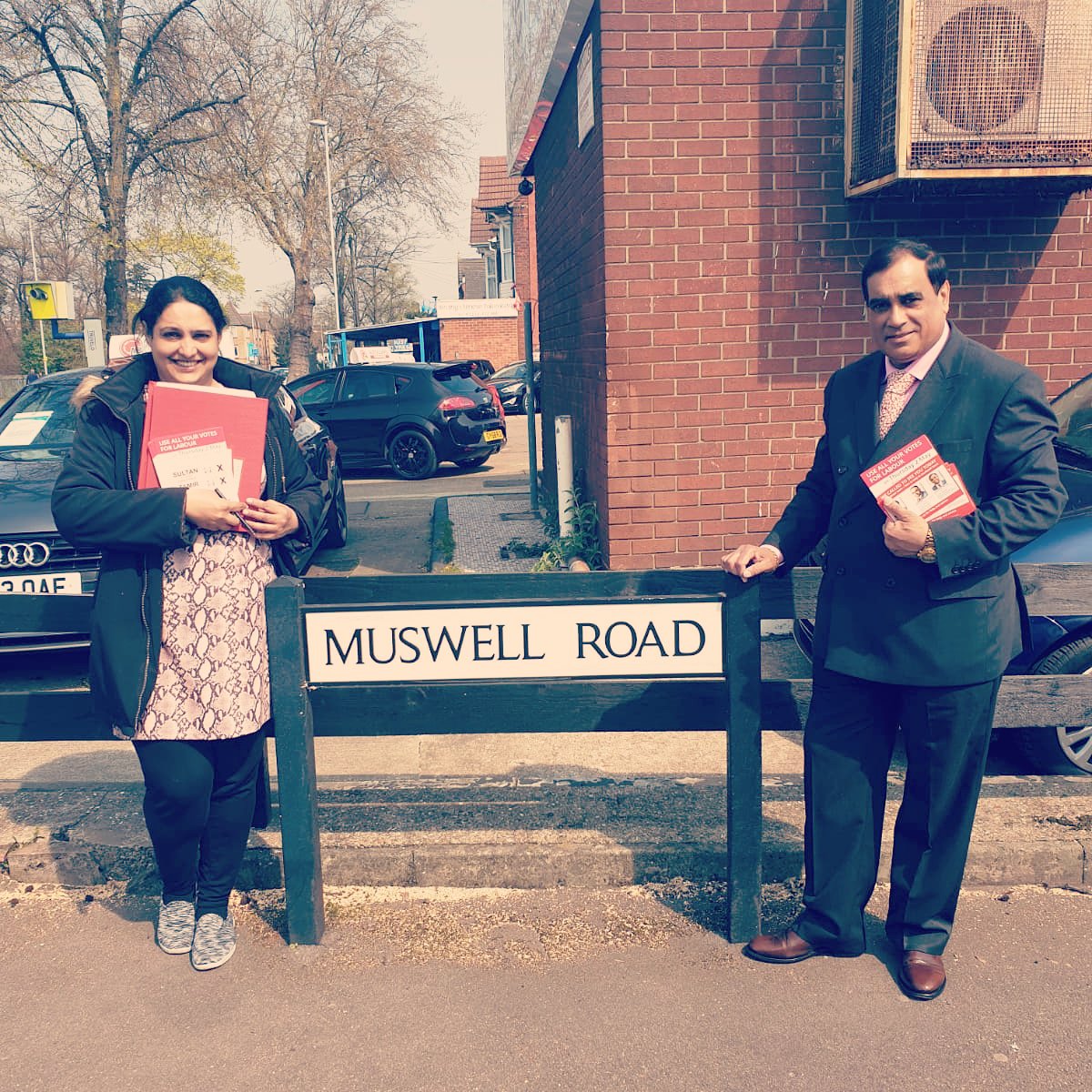 LabourCW's tweet photo. The amazing Fouzia was canvassing in #CauldwellWard. Lot's of positive responses on the doorstep. Thank you to Suresh &amp; Raja Usman for joining Fouzia on the campaign trail.
#Cauldwell #BedfordElections #LabourSelfie #LabourDoorstep #VoteLabour #WeAreLabour #Bedford #TeamCauldwell https://t.co/N7rJ7I0Y8n