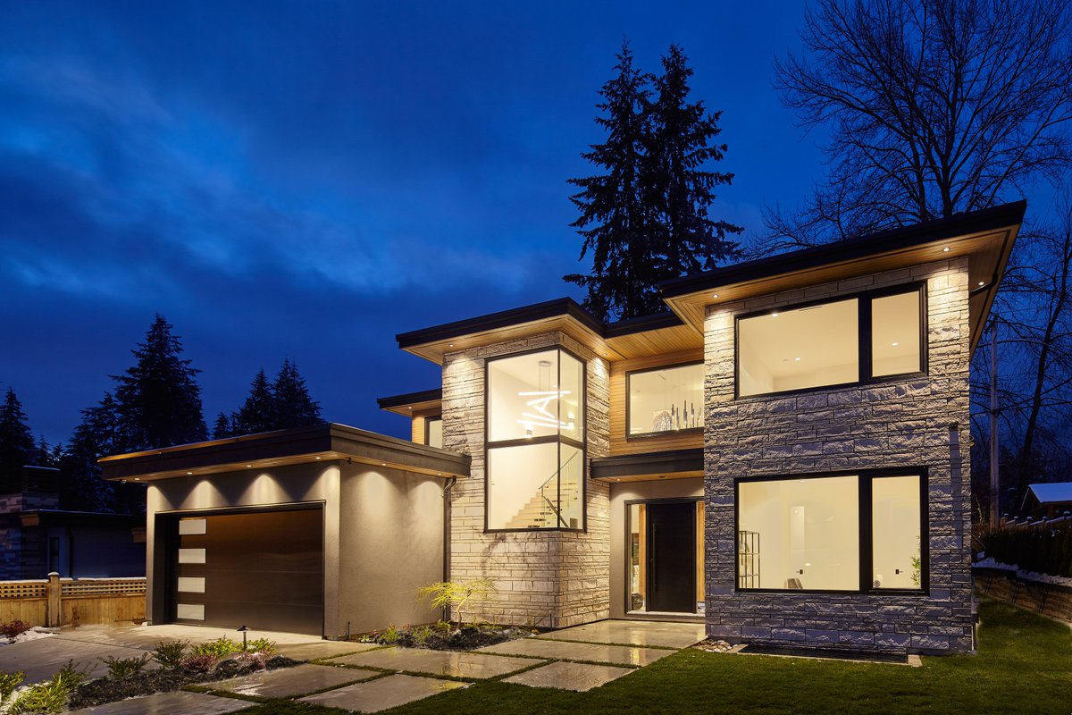 clarke_team's tweet photo. SOLD! 

980 Belgrave Ave - Edgemont

This spacious stunner oozes high-end features and quality workmanship from top to bottom.

Congratulations to our sellers! https://t.co/nnRzqhzYpr