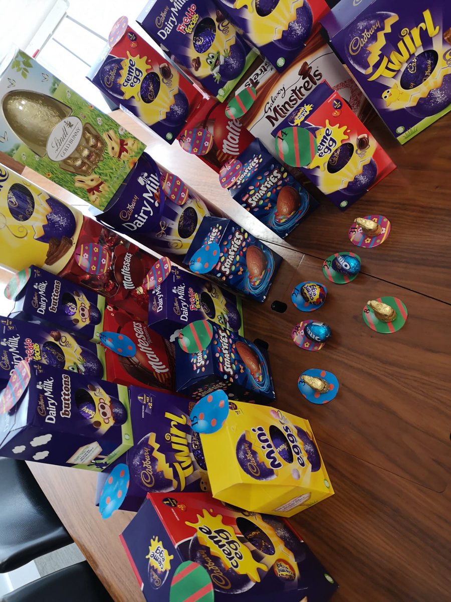 OSiTLiverpoolSt's tweet photo. I think it's safe to say our client's an EGGS-TRA fun day at Liverpool Street today! Here are some photo's of our Egg Hunt EGGS-PERTS!

I'll stop with the YOLK's now....until next year anyway !!

#ServicedOffices #London #HappyEaster #EasterEggHunt https://t.co/EI8Hvw7DMa
