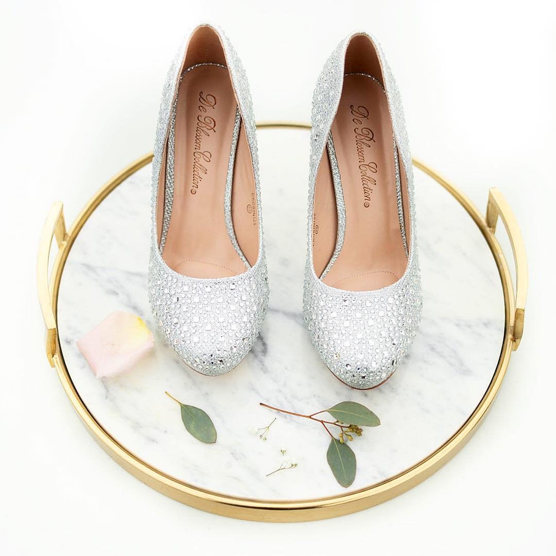 All you need is a good pair of shoes to make you feel like a Queen! ✨💕 
📸 : @savypaigephotography
📲 deblossomcollection.com
