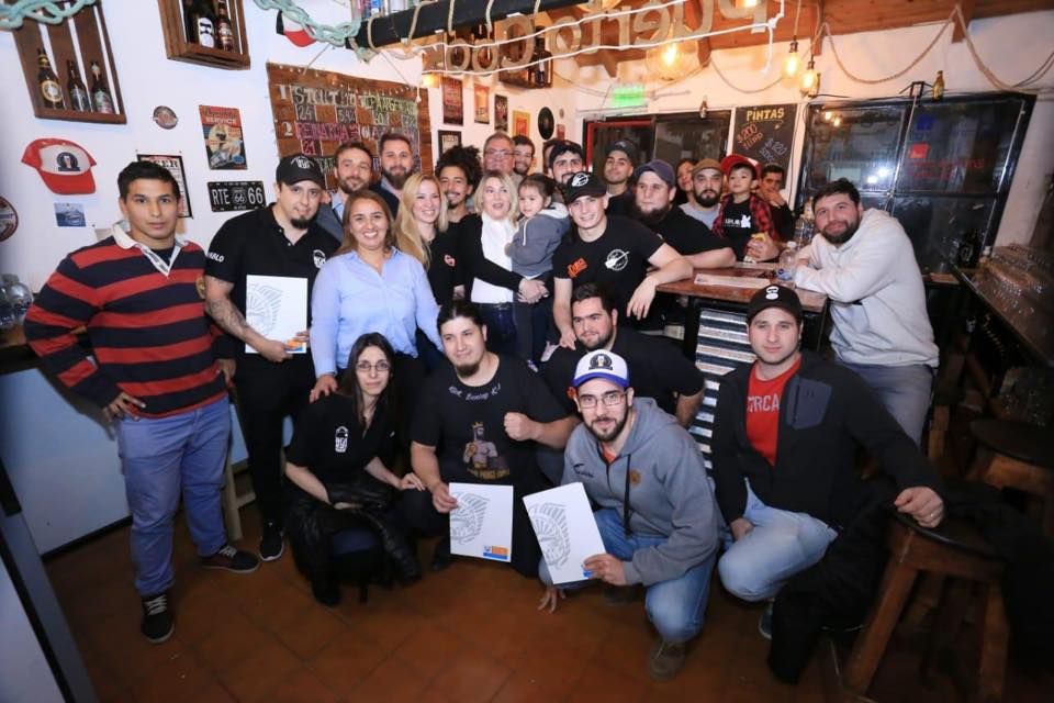 InvertirTDF's tweet photo. CONTINUA EL APOYO A PRODUCTORES CERVECEROS
La Gobernadora, @RosanaBertone, realizó la entrega de aportes, como parte del programa de Fortalecimiento a la Producción de Cervezas Artesanales en la ciudad de #RioGrande.
#InvertirTDF
@GobiernoTDF https://t.co/R6RHiTxgqq