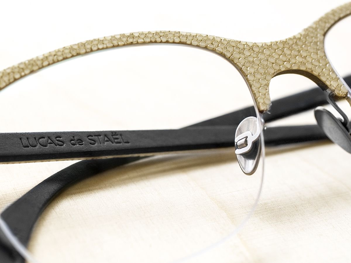 VIVARIUM / #stingray skin or #galuchat (in french) got its fame in Europe in the 17th century. It was named after King Louis XV master #leather #artisan, who introduced this #exotic material to France and managed to elaborate a #technique to get it smooth and polished.