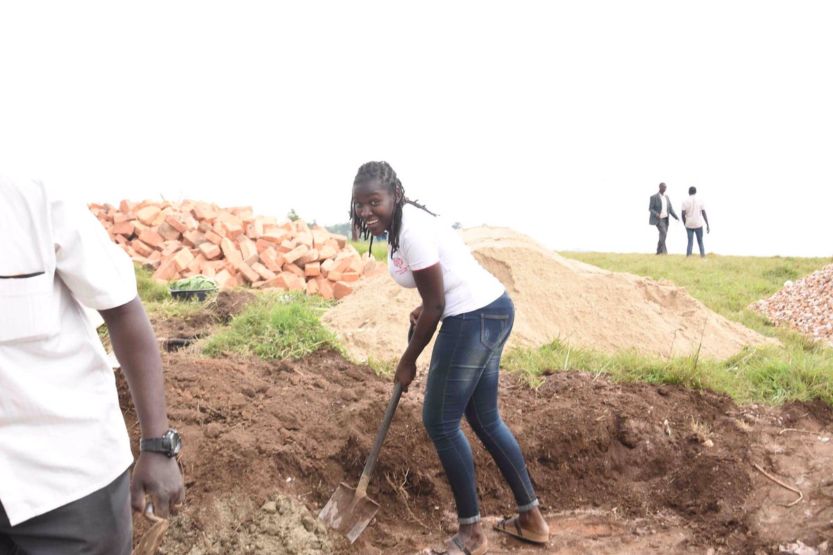 OnyiruVunia's tweet photo. This girl from Arua attempting to clear the ground at the site of the pit latrine during @Rct_Bugolobi project in Bushenyi😃 #reminiscing1000smiles #outstandingproject #BeTheinspiration https://t.co/2NhXAYQp8h